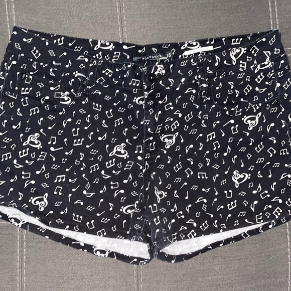 LOW RISE SHORTS (SZ 15) - Picture 1 of 4
